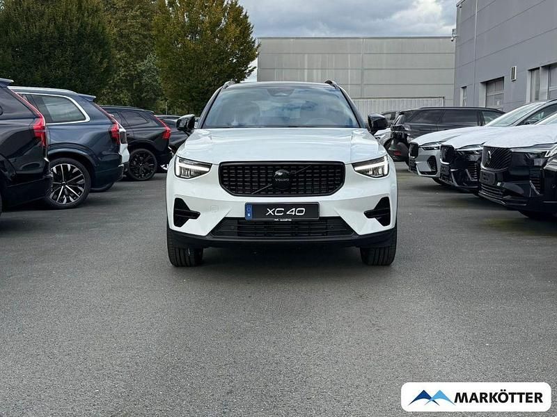Neu Volvo XC40 Plus 163 PS (119 kW) 2025 Weiss SUV