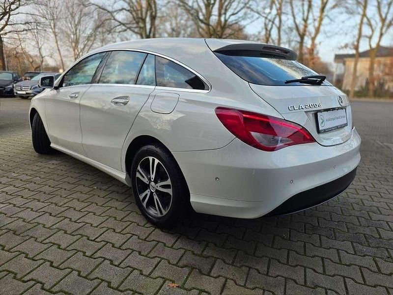 Gebraucht Mercedes CLA200 Shooting Brake 136 PS (100 kW) 2017 Calcitweiss  unilack Kombi