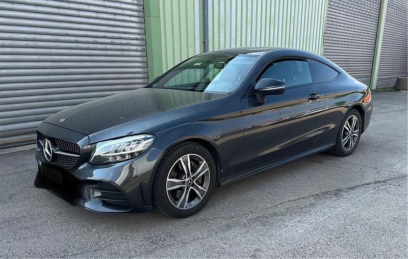 Grau Gebraucht 2018 Mercedes C220 Coupé | 22.600 € (Fairer Preis) - Bild 1/4