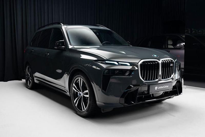 Gebraucht BMW X7 M Sport 530 PS (389 kW) 2025 Grau SUV