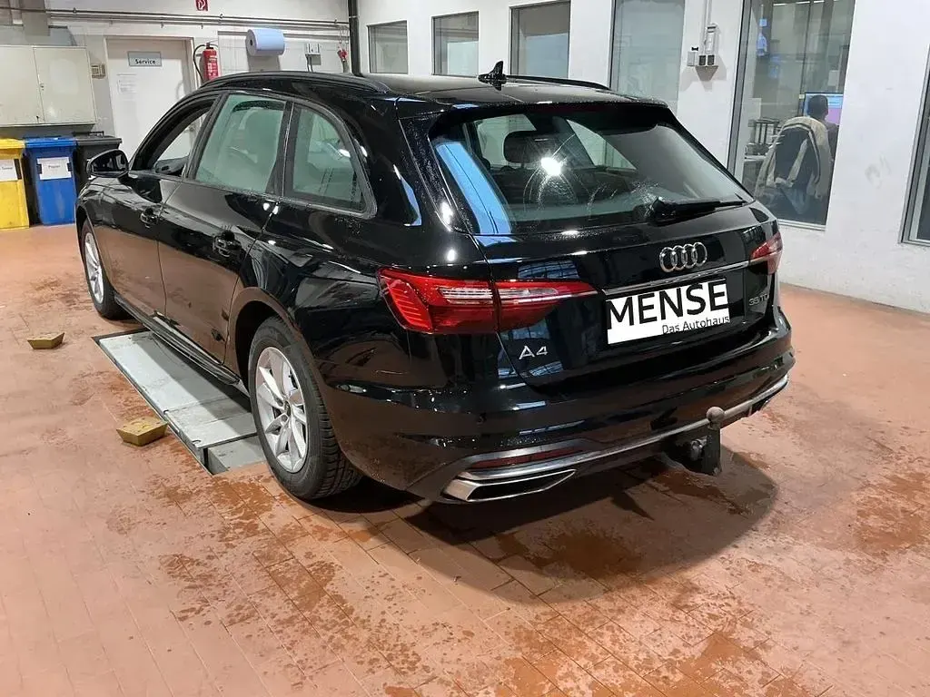 Gebraucht Audi A4 Advanced 163 PS (119 kW) 2023 Mythosschwarz Kombi