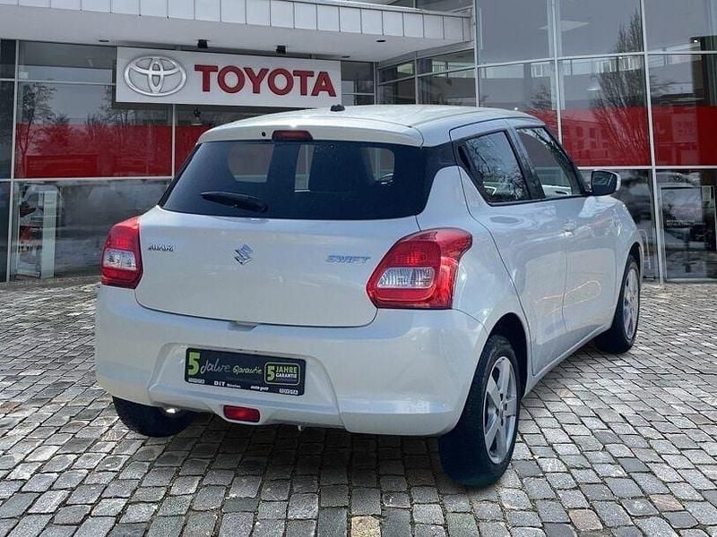 Second-hand Suzuki Swift Basic 90 CP (66 kW) 2018 Alb Hatchback