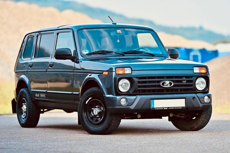 Grau Gebraucht 2020 Lada Urban SUV | 16.990 € (Etwas zu teuer) - Bild 1/4