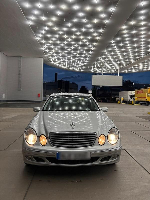Gebraucht Mercedes E320 Elegance 224 PS (164 kW) 2002 Silber Limousine