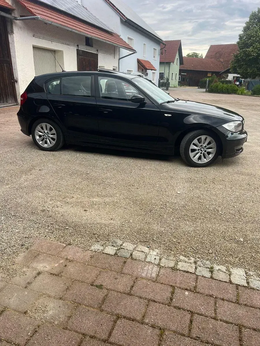 Gebraucht BMW 118 143 PS (105 kW) 2008 Schwarz Kleinwagen