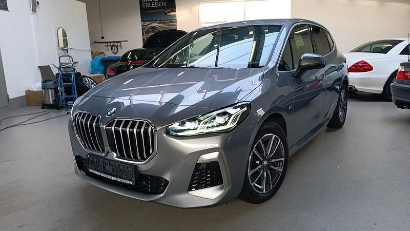 Grau Gebraucht 2024 BMW 218 Active Tourer Performance Van / Kleinbus | 27.900 € (Guter Preis) - Bild 1/4