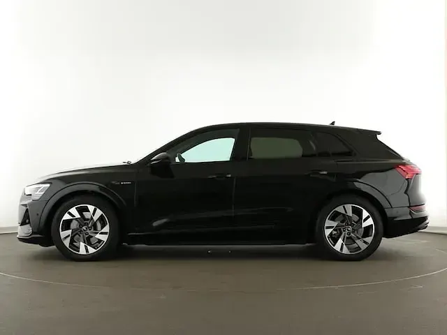 Gebraucht Audi e-tron S-Line 300 kW (408 PS) 2023 Mythosschwarz metallic SUV