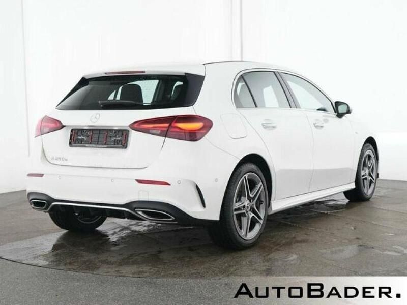 Gebraucht Mercedes A250 AMG 163 PS (119 kW) 2025 149 unilack polarweiß Limousine