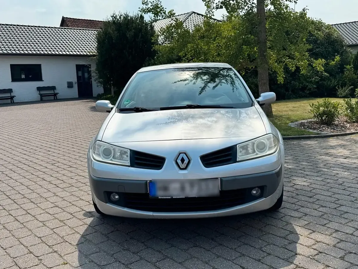 Gebraucht Renault Mégane II 111 PS (81 kW) 2007 Silber Limousine