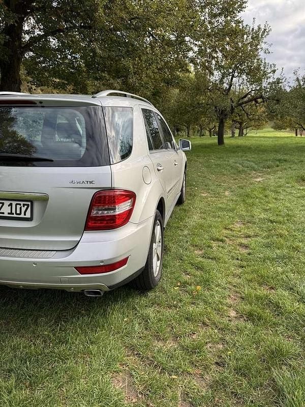 Gebraucht Mercedes ML300 204 PS (150 kW) 2011 Grau SUV
