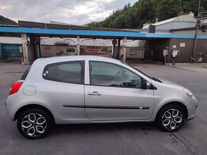 Gebraucht 2008 Renault Clio II Dynamique Limousine | 1.000 € (Guter Preis) - Bild 1/4