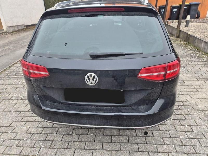 Używany VW Passat Highline 150 KM (110 kW) 2018 Czarny Kombi
