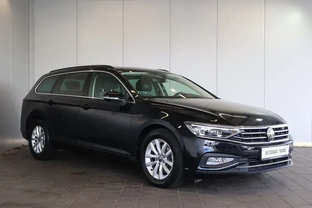 Second-hand VW Passat Business 150 CP (110 kW) 2022 Negru Break