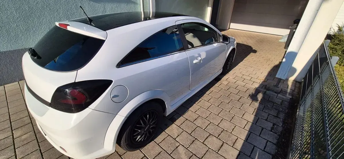 Gebraucht Opel Astra Edition 116 PS (85 kW) 2010 Weiß Coupé
