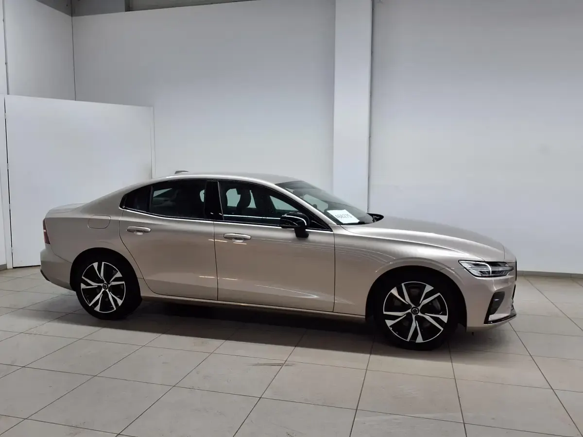 Gebraucht Volvo S60 Plus 250 PS (183 kW) 2023 Beige Limousine
