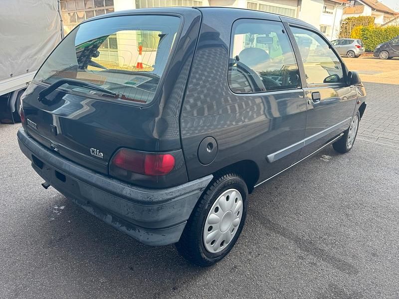 Gebraucht Renault Clio 54 PS (39 kW) 1995 Grau Kleinwagen