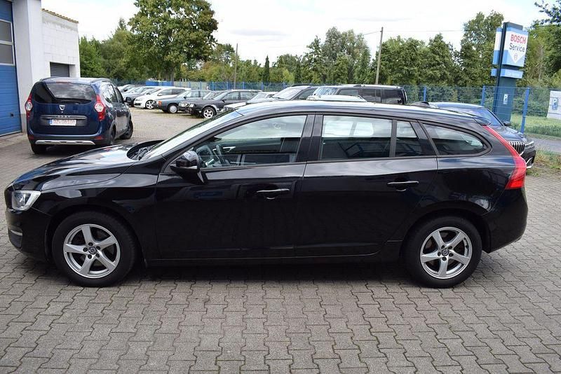 Schwarz Gebraucht 2016 Volvo V60 Business Edition Kombi | 12.800 € (Fairer Preis) - Bild 1/4