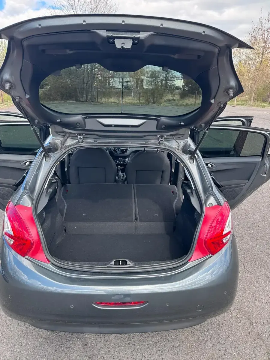 Gebraucht Peugeot 208 92 PS (67 kW) 2013 Grau Kleinwagen