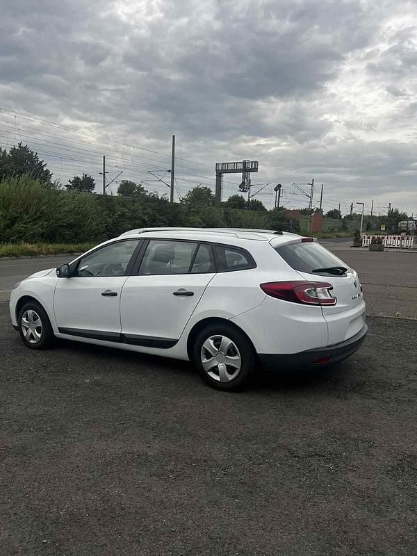 Weiß Gebraucht 2013 Renault Mégane GrandTour Kombi | 4.300 € (Fairer Preis) - Bild 1/4