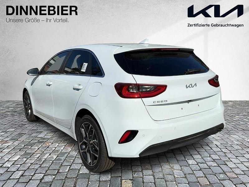 Neu Kia Ceed 140 PS (102 kW) 2025 Weiß Kleinwagen