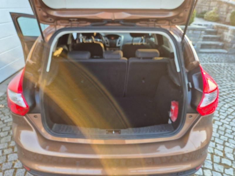 Gebraucht Ford Focus 125 PS (91 kW) 2013 Braun Limousine