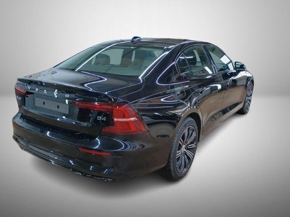 Gebraucht Volvo S60 Plus 197 PS (144 kW) 2024 Onyx black / metallic Limousine