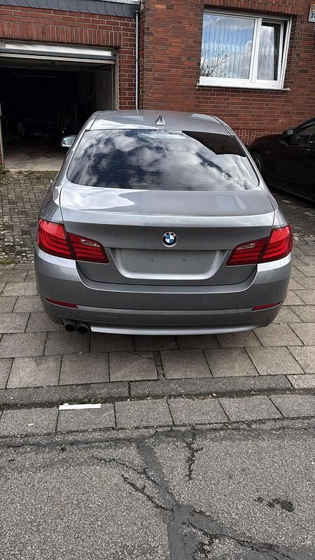 Gebraucht BMW 520 184 PS (135 kW) 2011 Grau Limousine