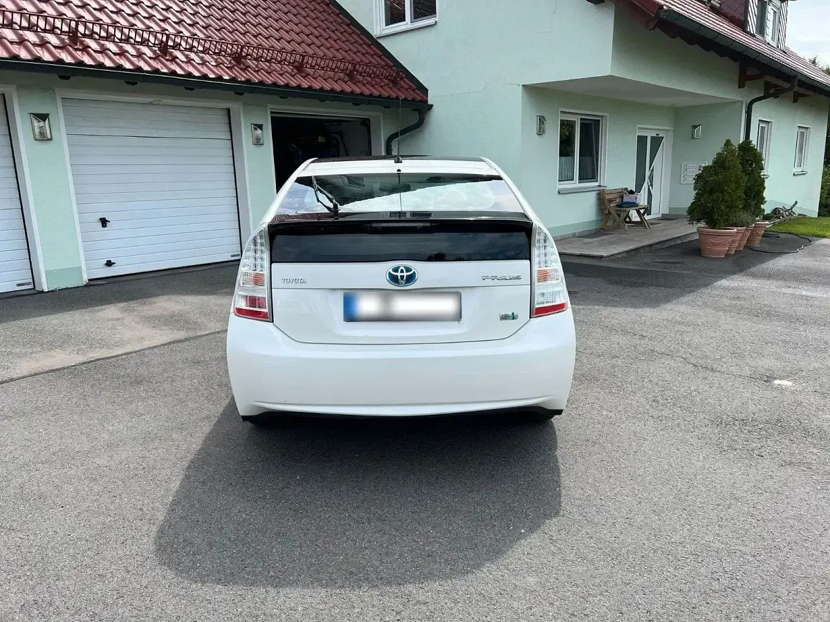 Gebraucht Toyota Prius 99 PS (72 kW) 2009 Weiß Kleinwagen