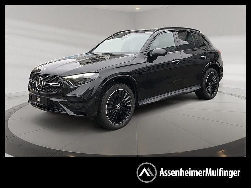 Schwarz metalliclack obsidianschwarz Gebraucht 2024 Mercedes GLC300e SUV | 70.850 € - Bild 1/4