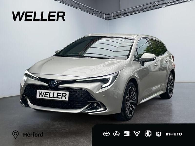 Silber Gebraucht 2023 Toyota Corolla Team Kombi | 27.749 € (Fairer Preis) - Bild 1/4
