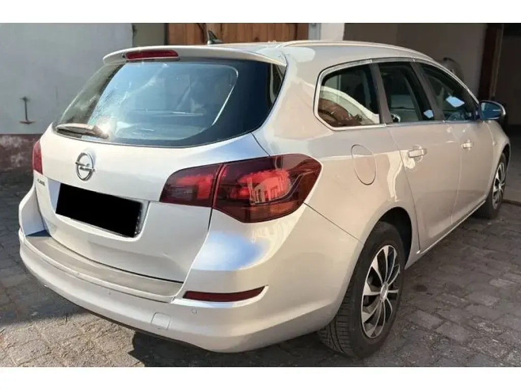 Gebraucht Opel Astra Sport 140 PS (102 kW) 2011 Silber Kombi