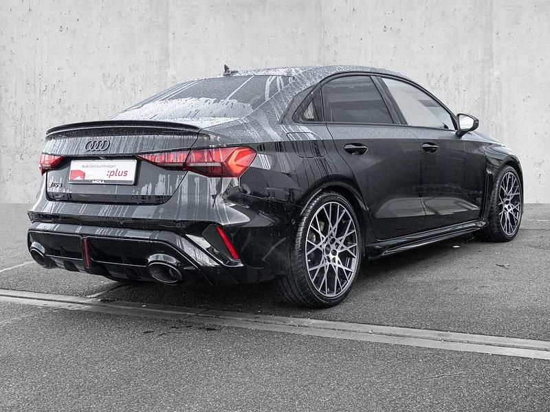 Gebraucht Audi RS3 Ambiente 400 PS (294 kW) 2024 Mythosschwarz metallic Limousine