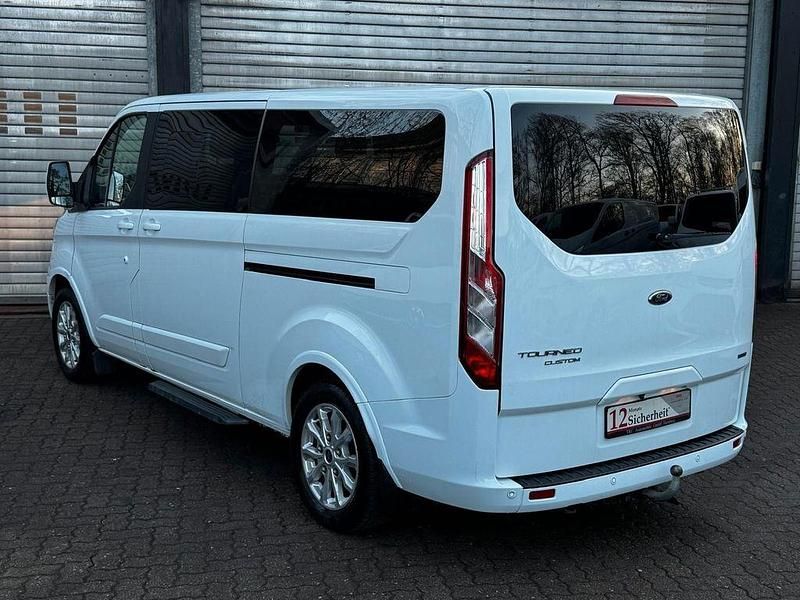 Gebraucht Ford Tourneo Titanium 131 PS (96 kW) 2018 Weiß Van / Kleinbus
