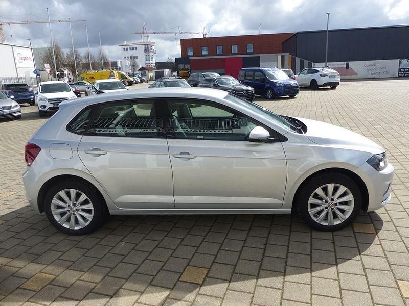 Gebraucht VW Polo Highline 95 PS (69 kW) 2018 Silber Kleinwagen