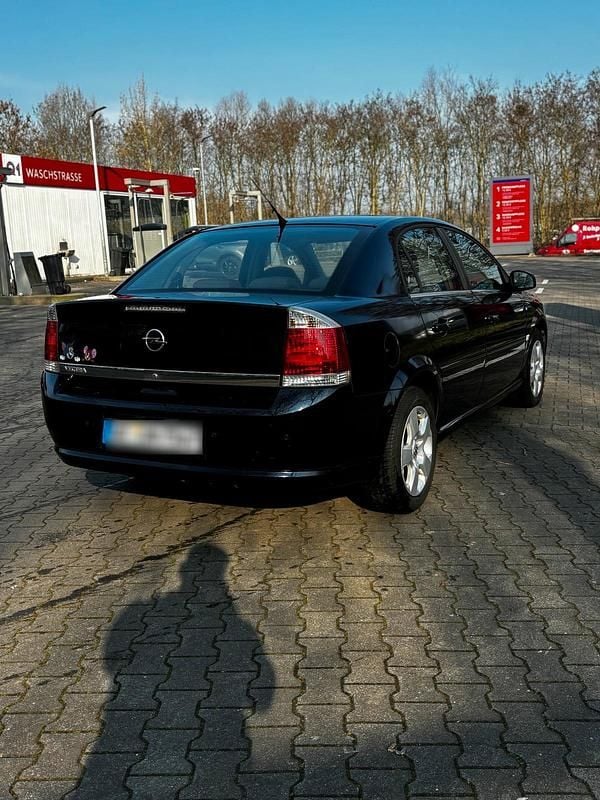 Second-hand Opel Vectra 122 CP (89 kW) 2005 Negru Break