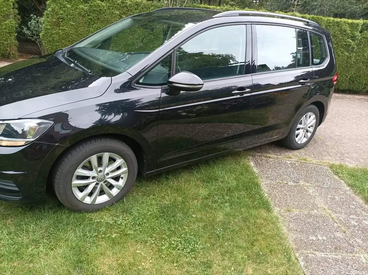 Gebraucht VW Touran 116 PS (85 kW) 2018 Schwarz Van / Kleinbus