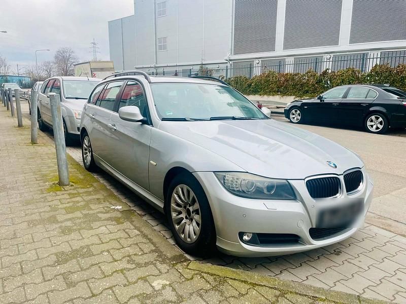 Gebraucht BMW 318 143 PS (105 kW) 2009 Silber Kombi