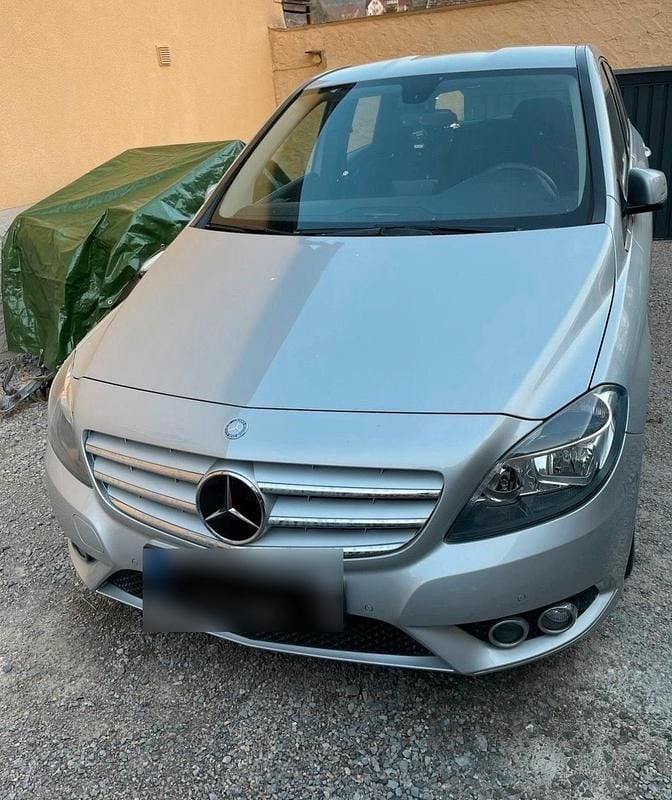 Gebraucht Mercedes B200 156 PS (114 kW) 2012 Silber Van / Kleinbus