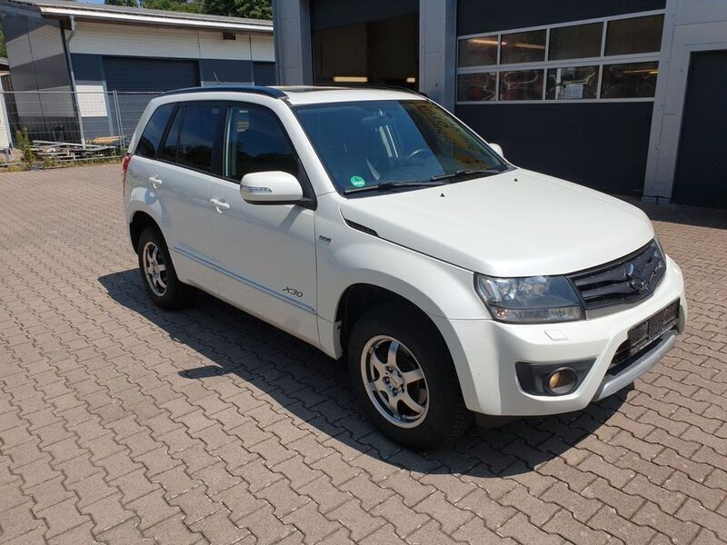 Weiß Gebraucht 2013 Suzuki Grand Vitara SUV | 10.900 € (Fairer Preis) - Bild 1/4