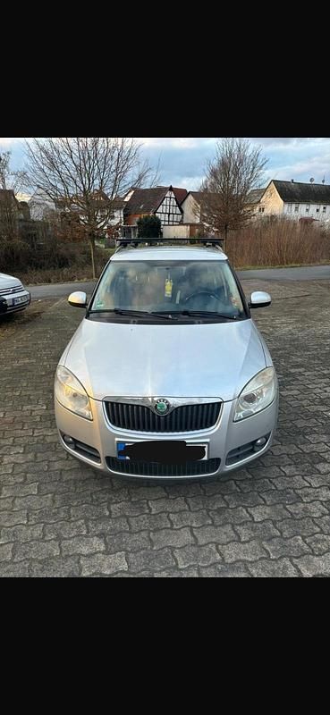 Silber Gebraucht 2010 Skoda Fabia Kombi | 2.300 € - Bild 1/4