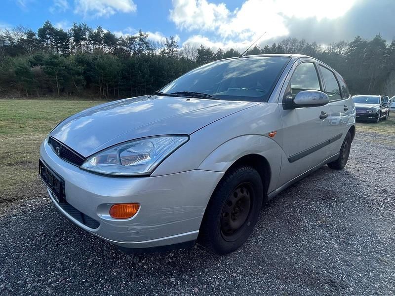 Gebraucht Ford Focus 74 PS (54 kW) 2001 Silber Limousine