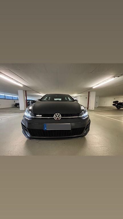 Blau Gebraucht 2019 VW Golf VII GTD Limousine | 17.500 € (Fairer Preis) - Bild 1/4