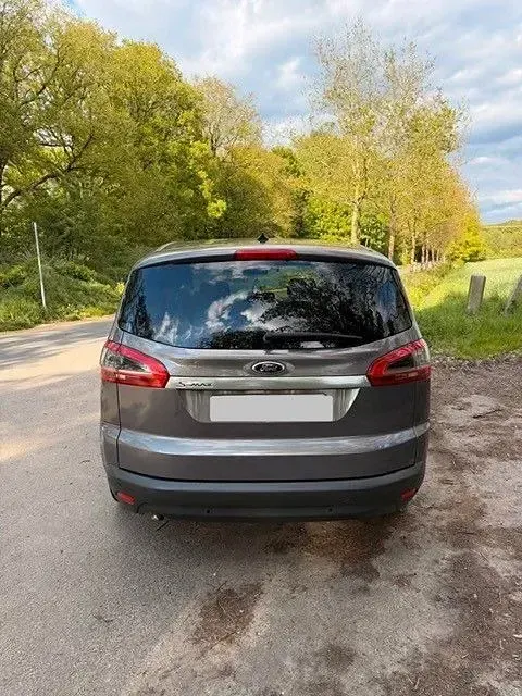 Käytetty Ford S-MAX Titanium 140 HP (102 kW) 2013 Ruskea Tila-auto