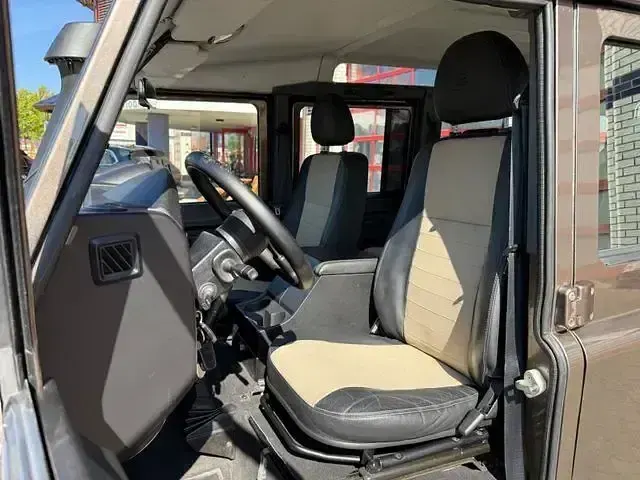 Gebraucht Land Rover Defender 467 PS (343 kW) 2011 Braun Limousine