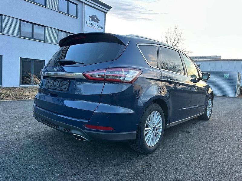 Gebraucht Ford S-MAX Titanium 190 PS (139 kW) 2018 Blau Van / Kleinbus