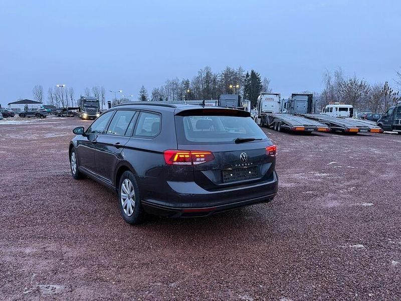 Gebraucht VW Passat Conceptline 150 PS (110 kW) 2022 Mangangrau metallic Kombi