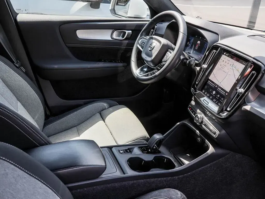 Gebraucht Volvo XC40 Core 163 PS (119 kW) 2024 Weiss SUV
