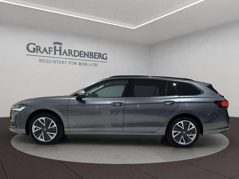 Neu Skoda Superb Selection 193 PS (141 kW) 2026 Graphite grau metallic Kombi