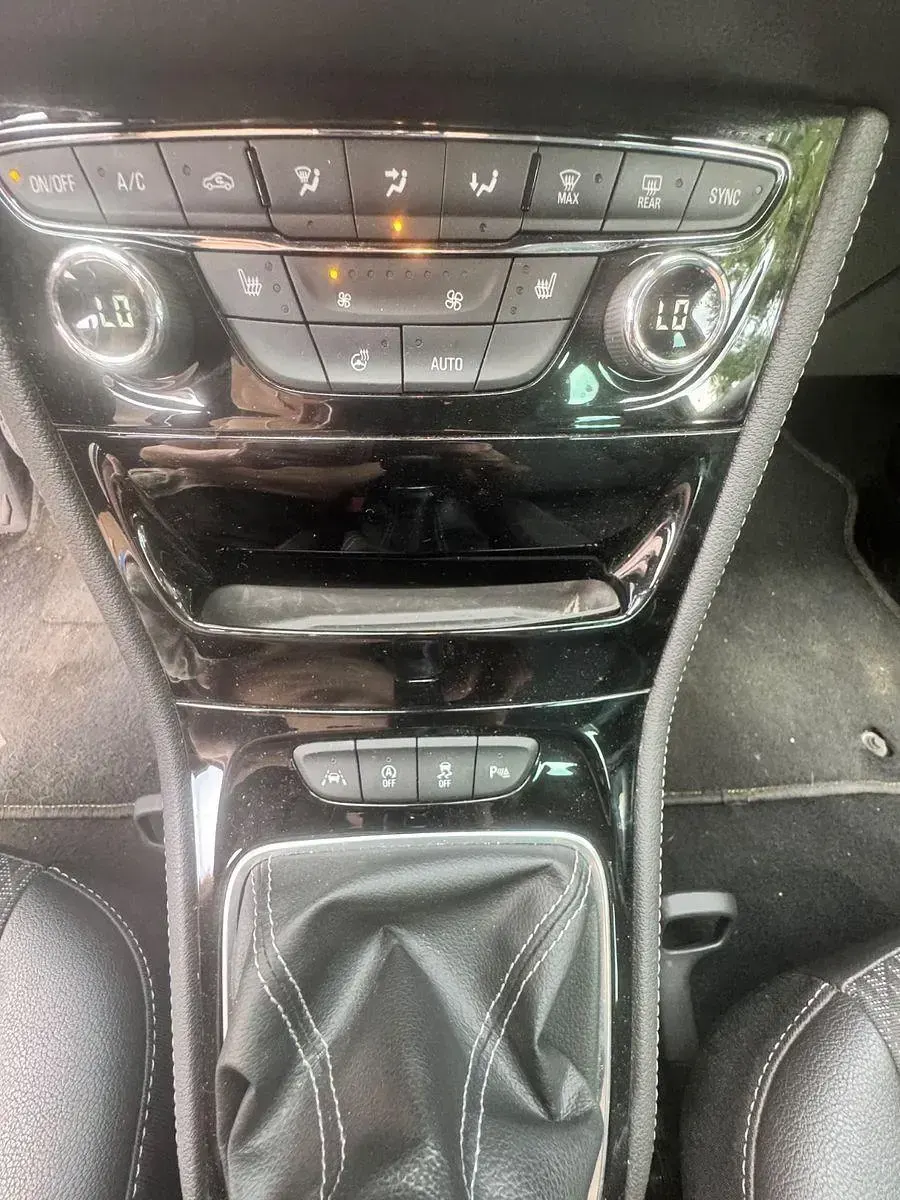 Gebraucht Opel Astra Edition 136 PS (100 kW) 2016 Blau Kombi
