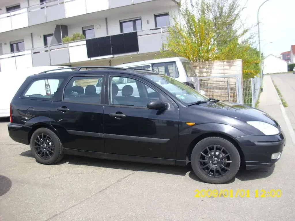Second-hand Ford Focus 131 CP (96 kW) 2004 Negru Berlinǎ